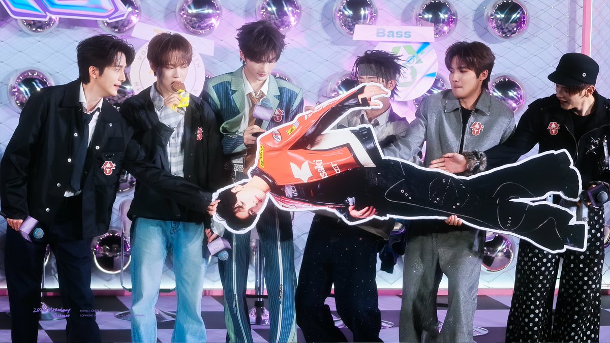 𝐒𝐭𝐫𝐚𝐰𝐛𝐞𝐫𝐫𝐲𝐂𝐡𝐞𝐞𝐬𝐞. tweet media