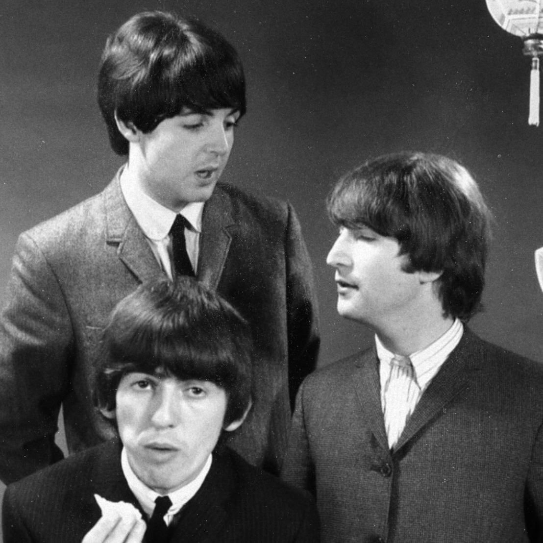 OCJackieG's tweet photo. John, Paul and George at a photo session. https://t.co/v23QNpwoU8