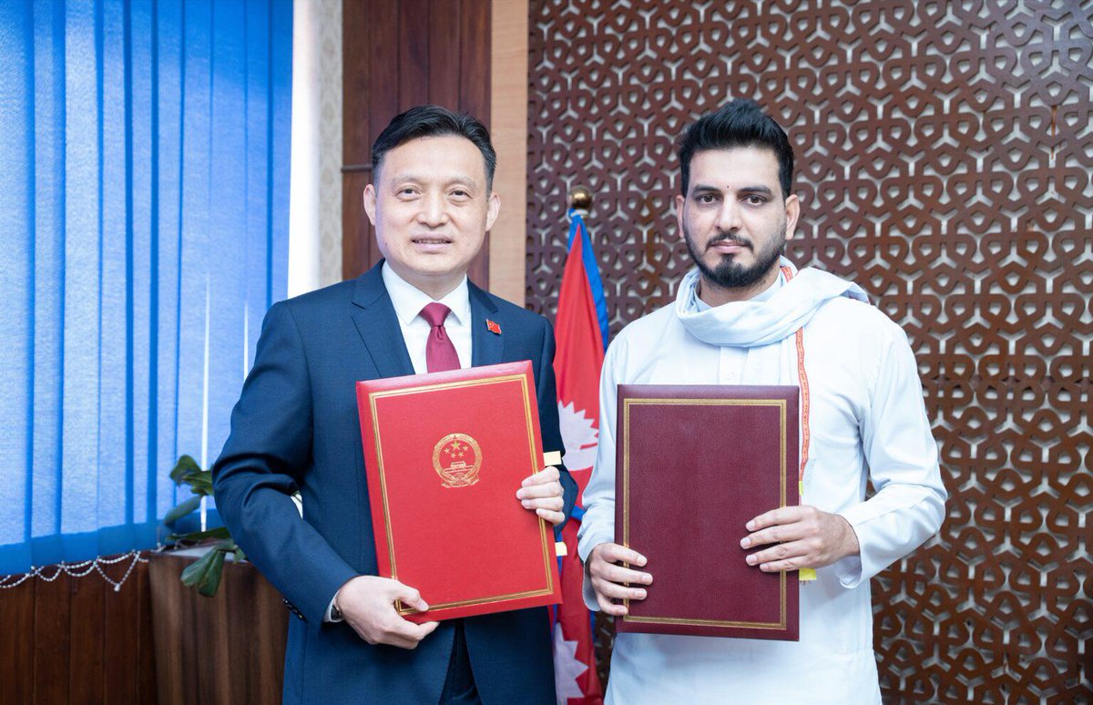 Pleased to sit down with Hon. Mr. Sunil Lamsal, Minister of Physical Infrastructure, Transport and Urban Development of Nepal today. We signed the Implementation Agreement for the Second Phase of the Kathmandu Ring Road Improvement Project under China Aid.
Looking forward to new
