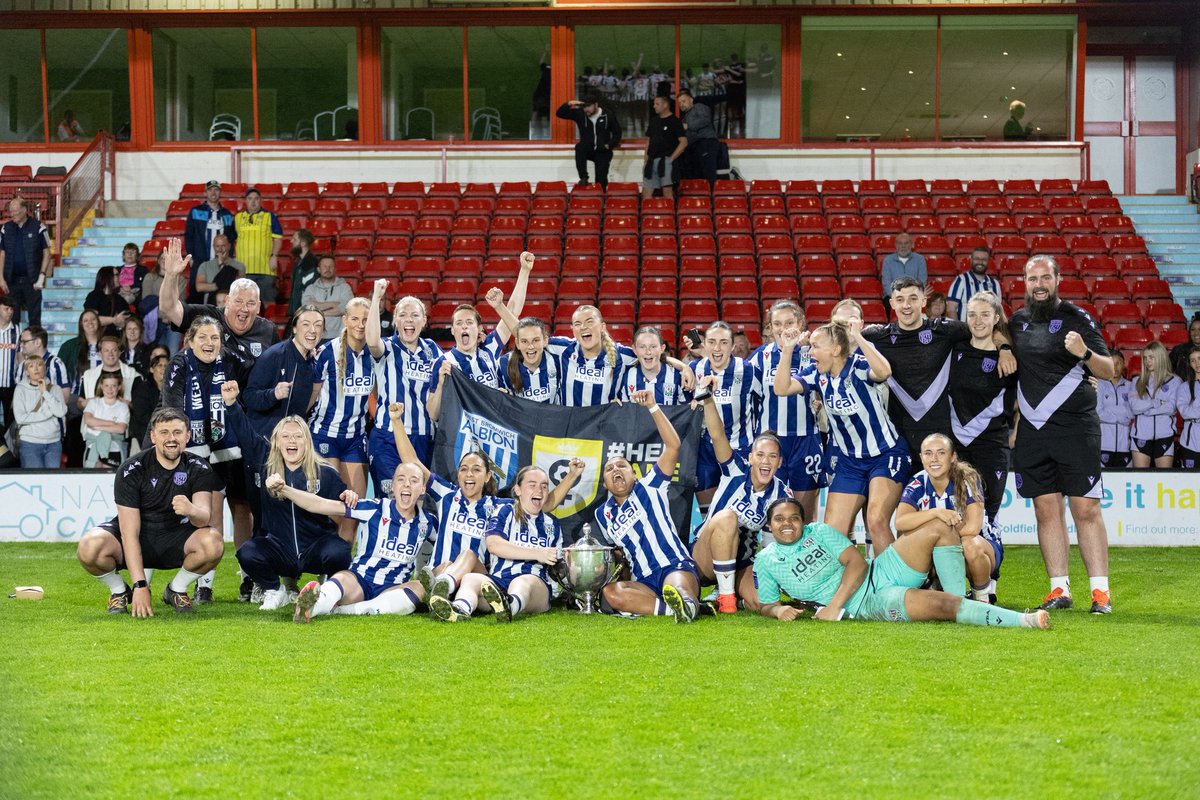 HerGameToo_WBA's tweet image. The best night! 🏆💙💛

#WBA #HerGameToo #HGT