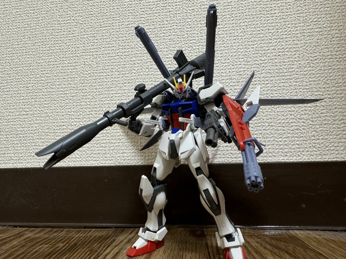 AGEdestiny1's tweet photo. #ガンプラ春の連合まつり
これバズーカの持ち方どっちがええかね？ https://t.co/8fOoJNqrAb