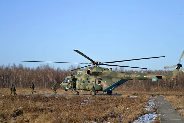 therawe2's tweet photo. @Tocho702 @Archer83Able Mi-17, you can see the blue rear doors and the red star in the blurred image https://t.co/s86fpqbxFP