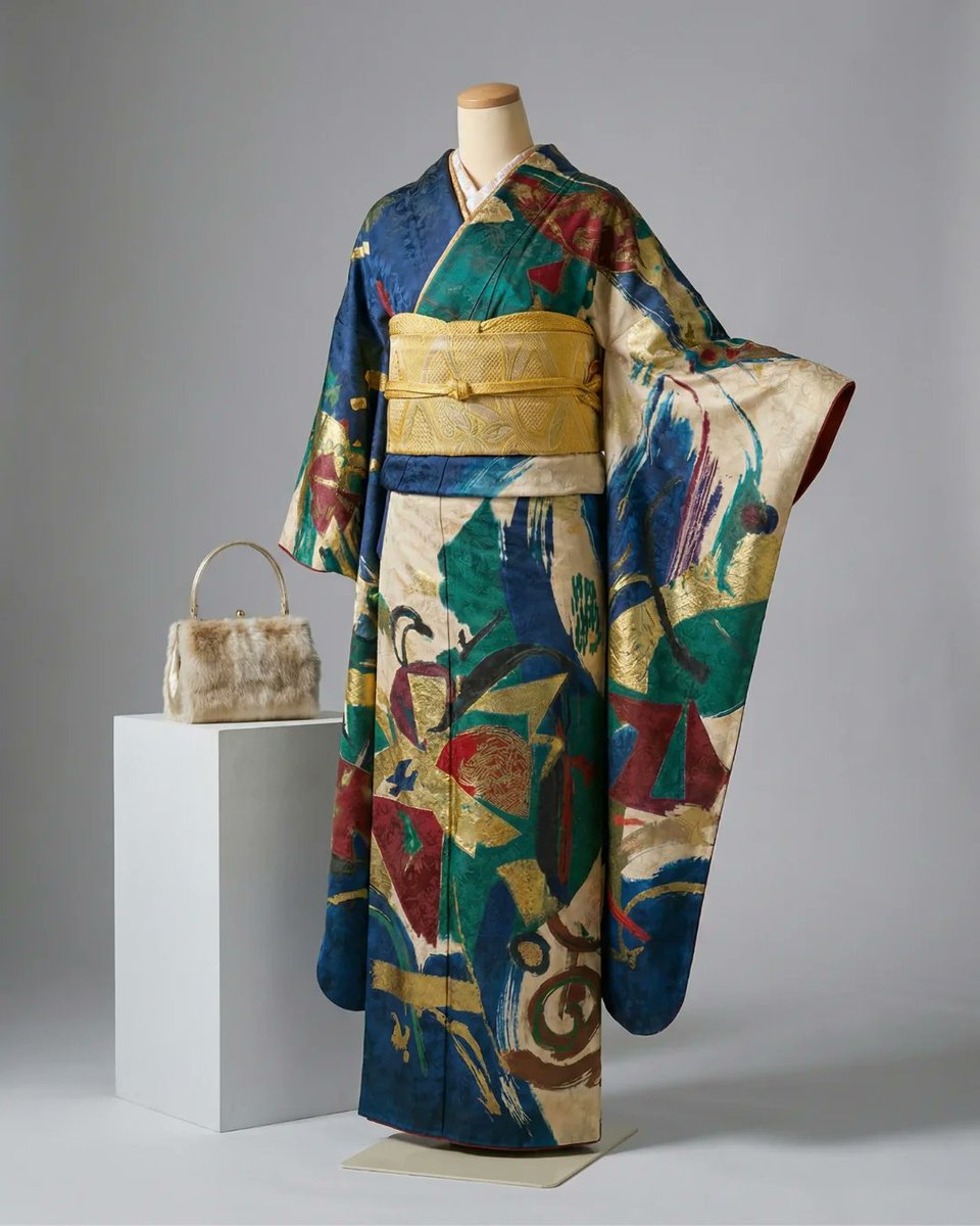IndianAnimeNet1's tweet photo. Behold The Kyoto Yuzen Avant-Garde Wool Canvas Kimono. Featuring bold brushstrokes of gold, crimson, and emerald on a textured wool canvas, this piece completely redefines traditional elegance.

Don't miss your chance to own a true statement piece in India. Only at our website! https://t.co/4Xua8QyCzJ