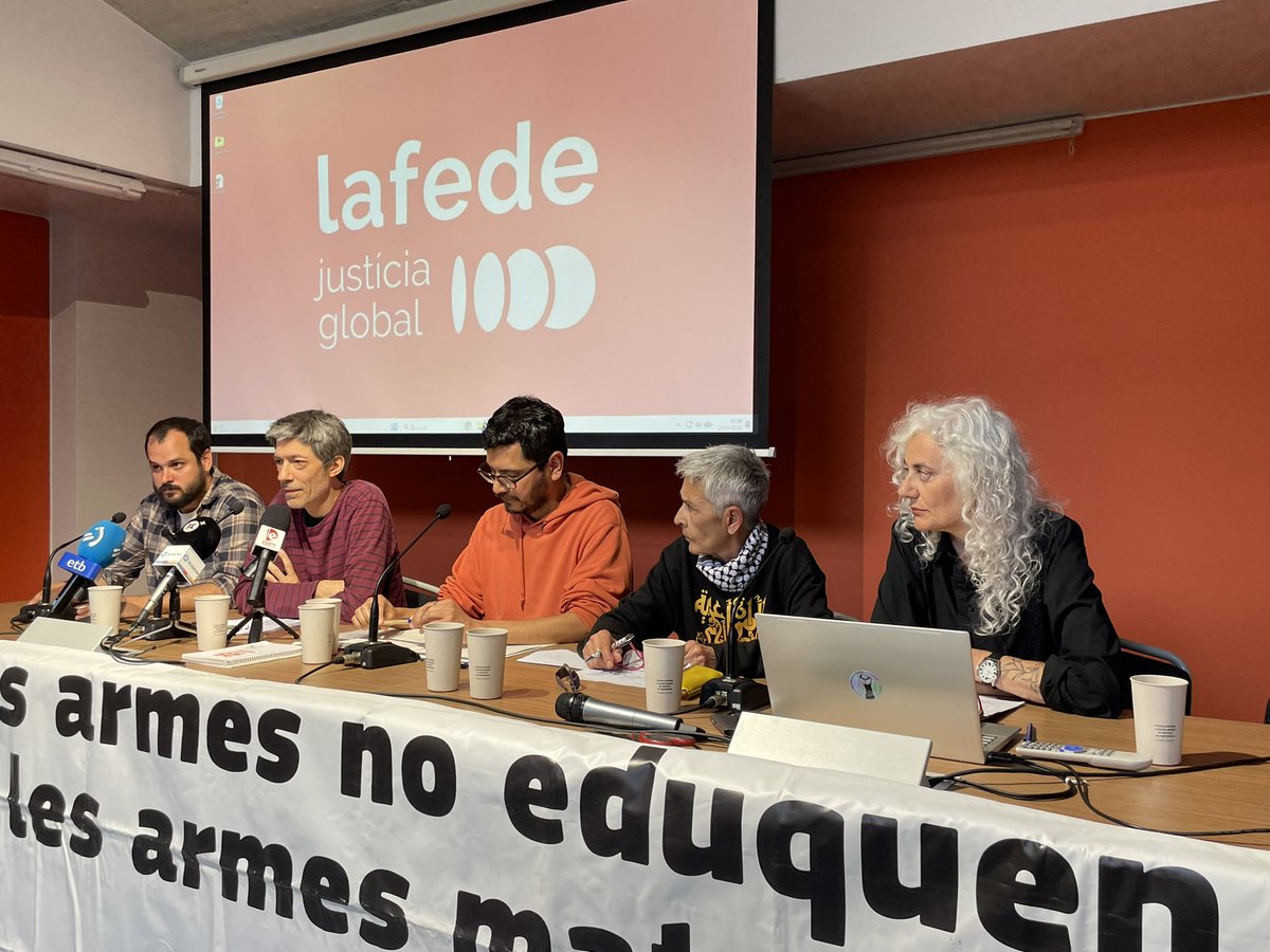 RosaSensat's tweet photo. Contra la presència policial als instituts.L’alumnat pot deixar de percebre l’institut com un espai protector i s’estigmatitzen els centres seleccionats. Animem els claustres d'aquests centres a demanar a les direccions que expressin el seu desacord amb aquesta mesura unilateral. https://t.co/X0nTNQcGuP