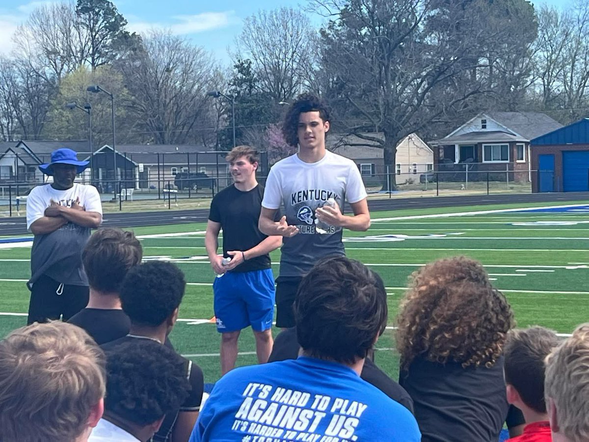 KYFUTURESTARS's tweet image. Huge congratulations to Kentucky Future Stars and 2X MVP Avery Thompson on receiving an offer from Austin Peay State University! My guy is continuing to add to his impressive offer opportunities! #Brotherhood🏈 @Avery_Thomp2 @APSUFOOTBALL @coachthomp9 @AlPopsFootball