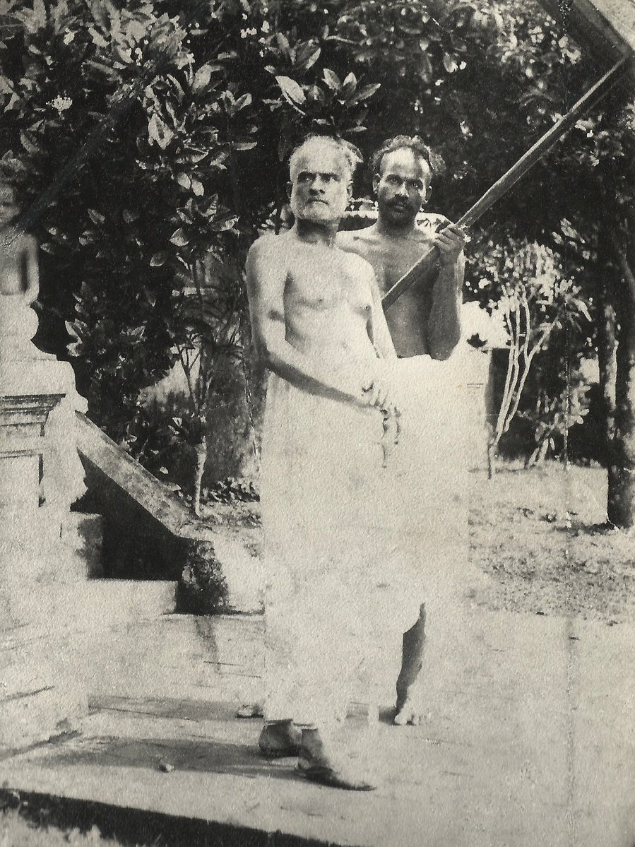 UnamPillai's tweet image. On Raja Ravi Varma's birth anniversary, a little detail about his 'Victory of Indrajit'. The scene depicts Ravana's son parading before him the spoils of heaven after defeating Indra, king of the gods. Indra stands with his head lowered before Ravana while his consort (continued)