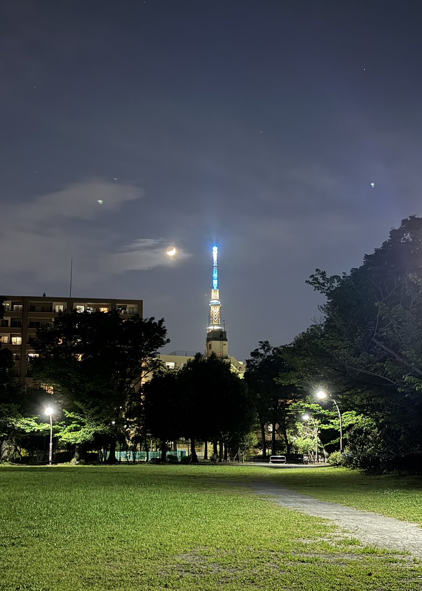 MAY24touch's tweet photo. 今週で3ヶ月泳ぎ切った🏊
週3スタートだったのが毎日泳ぐようになってその日の気分でプールかえてるけど亀戸がよすぎてサブスクに切り替えたいすらある

帰りに公園から見るスカイツリーもまた神々しい

今日は閉店前に間に合ったので帰りにベローチェカレーキメた🤩疲れた体にほどよい量🍛 https://t.co/jZ59iJKB1C