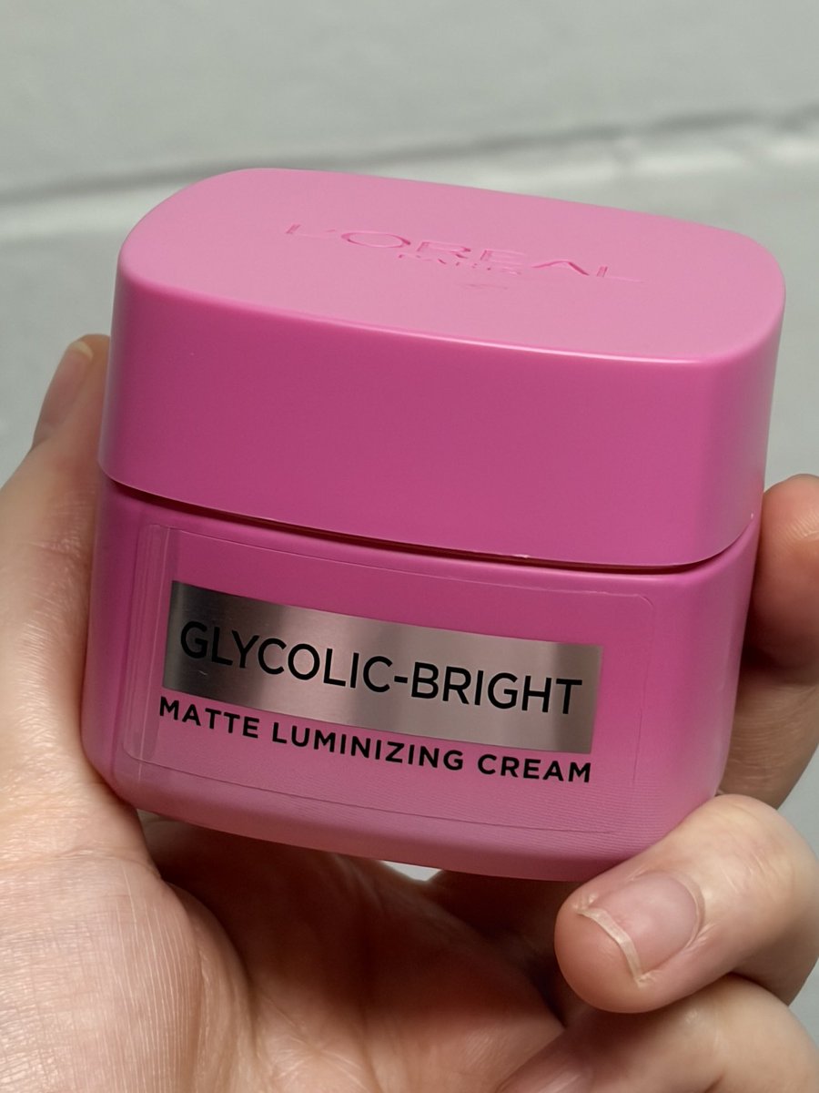 imwntn_'s tweet photo. L'Oréal Glycolic Bright บอกเลยว่าโดนตกจ��กแบบซอง ใช้ซองแล้วชอบเนื้อมาก เป็นครีมที่ให้ผิวโกลว์ใส แต่ไม่มัน หน้าไม่หยือ ดูผิวสุขภาพดีอิ่มน้ำที่จริงใจ ลดจุดด่างดำที่ 1 หมดไป 2 ซอง ต่อแบบกระปุกเลยจร้าาา https://t.co/3ZyapHSml9