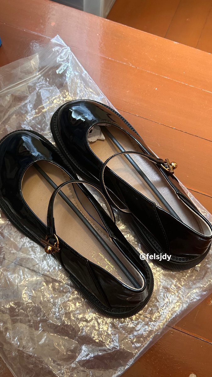 felsjdy's tweet photo. ส่งต่อ labotte bkk the classic jane size 40 ka ลองใส่ครั้งเดียวแล้วไม่ชอบค่ะ
ส่งต่อ 410.- ซื้อมา 500 ค่า

 #ส่งต่อรองเท้า #รองเท้ามือสอง #ส่งต่อรองเท้ามือสอง #ส่งต่อlabottebkk #labottebkk #ส่งต่อเสื้อผ้า https://t.co/qZi3At8Fhw