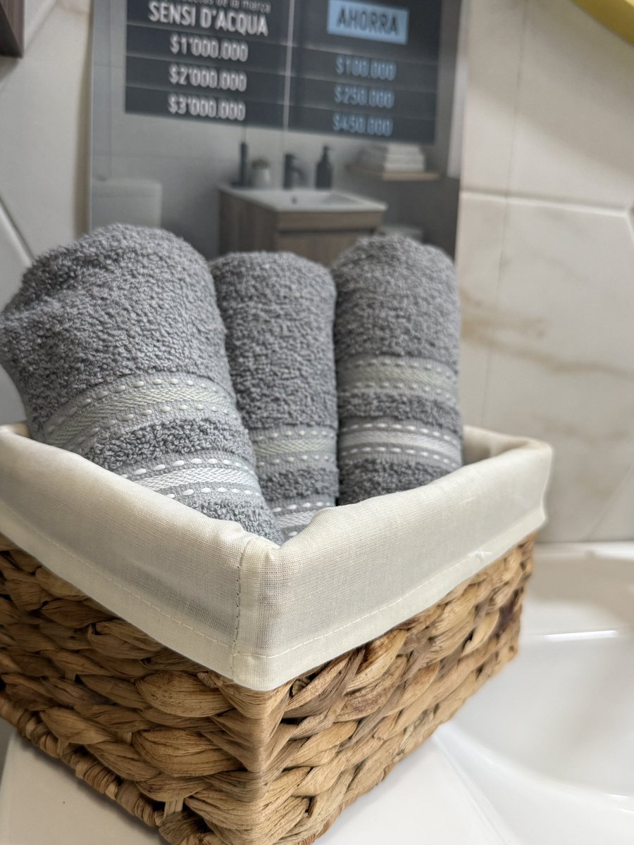 Homecenter_co's tweet photo. ¡Sentirte bien es la mejor tendencia! ✨
Iluminación, color y texturas pueden cambiarlo todo y convertir tu baño en un refugio de bienestar. https://t.co/WDefGZsc3E 🧖♀️🫧
#DecoQueSeSienteBien #Homecenter https://t.co/3fU50xfX9X