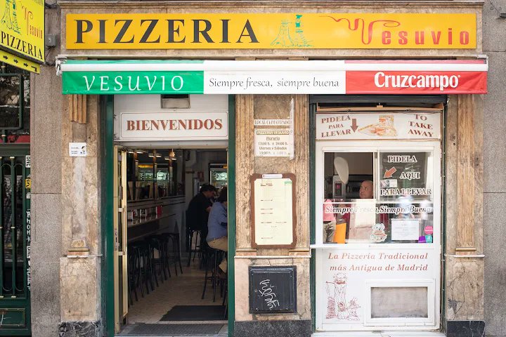 Propongo incorporar a la Constitución <a href="/ConstEsp1978/">ConstituciónEspañola</a> la pervivencia de la Pizzería Vesubio🤎🤎🤎 (Madrid est. 1979) por los siglos de los siglos <a href="/gobiernoespa/">Gobierno de España ✉</a> <a href="/Congreso_Es/">Congreso</a> <a href="/Senadoesp/">Senado de España</a> <a href="/sanchezcastejon/">Pedro Sánchez</a> 
Que no desaparezca nunca 🙏😘