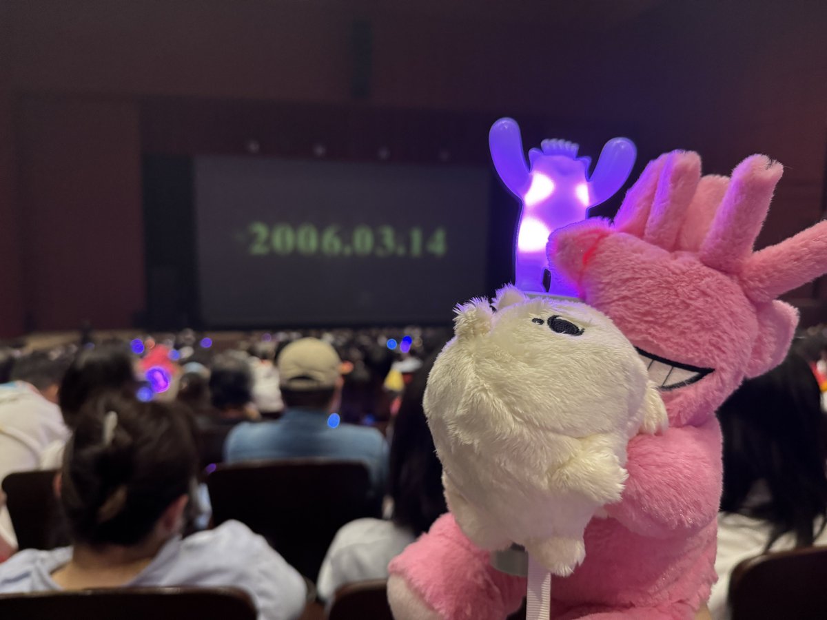 lemon_captain's tweet photo. あんぎゃー!!高崎🐎
全曲最高でたのしかった〜
あとは北海道と青森、埼玉🪿💕

そして最近はペンラ導入のグループが多いけど
特にバンド系のライブは手を叩いたり振ったりしたいから、いきものさん先頭を切ってリストバンド型か指輪型のライトの導入をお願いします！！
ペンラ振ると危ないしネ...☺�� https://t.co/huiUqFm6nd