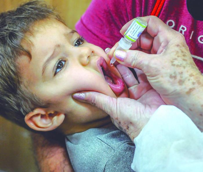 💉🧒🇨🇺| Avanza en Cuba vacunación antipoliomielítica para niños de un mes a tres años.

📌 Hasta el próximo 2 de mayo, los niños mayores de un mes y menores de tres años comenzarán a recibir la primera dosis de la vacuna oral bivalente contra la poliomielitis.