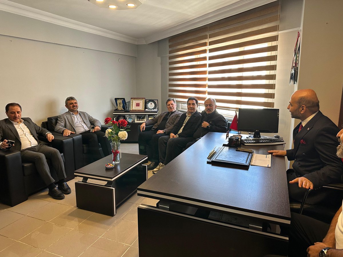 Sarikaya0zer's tweet photo. 📍 Pendik Erkek ve Kadın Berberleri Esnaf Odası’nı ziyaret ettik.

Oda Başkanımız Sadık Türker ile bir araya gelerek esnafımızın talep ve önerilerini dinledik, istişarelerde bulunduk.

Nazik misafirperverlikleri için kendilerine teşekkür ediyor, çalışmalarında kolaylıklar diliyoruz.

Pendik'te #BirOlmakRuhumuzdaVar

@abdullahozdemir
@mehmettkucuk1
@akpartipendik
@manolyademroren
@akpartiistanbul
@akparti