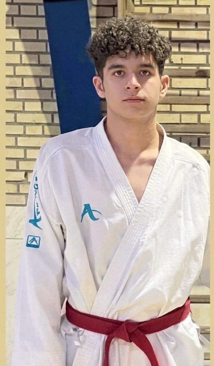 Bijan63's tweet image. Update #IranProtests (382): Het Iraanse criminele regime is zo zwak dat het zijn eigen jongeren moet vermoorden om zich sterk te voelen.

Dit is karatekampioen Sasan Azadvar (21).
Het moorddadige regime heeft hem ter dood veroordeeld voor een vreedzaam protest in #Iran afgelopen
