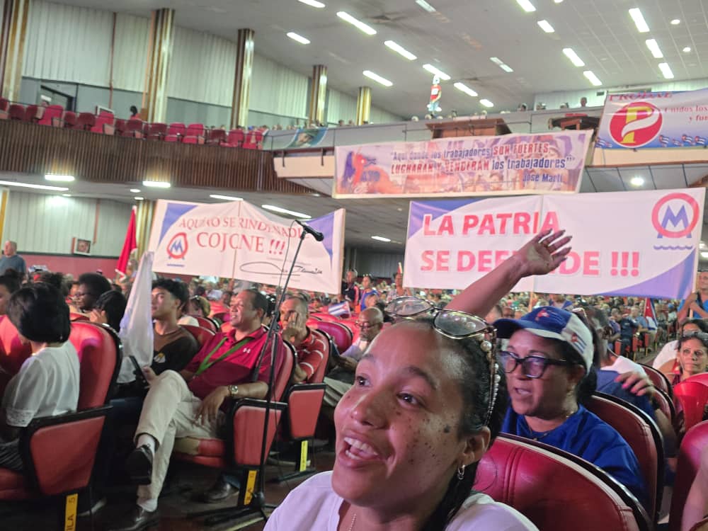 UCMHabana's tweet photo. #PorCubaJuntoCreamos 
Presentes estudiantes y profesores de la #UCMH en la plenaria Provincial, en el Teatro Lázaro Peña, en saludo al  #1roDeMayo. 
#UnidosXCuba 
#CubaPorLaVida https://t.co/chlJhhuF8C