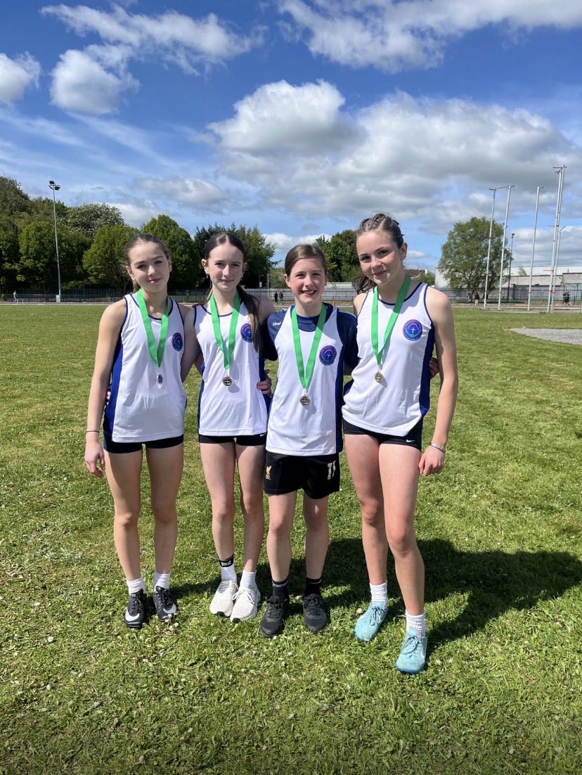 Pres_Carlow's tweet image. 🏅🥈Well done to all of our @Pres_Carlow students who represented the school on day one of the South Leinster Athletics competitions. Senior girls 4X100 relay team won gold and the Minor Girls 4X100 relay team won silver. Next step #Leinsters  @CeistTrust #LeinsterSchools #relay