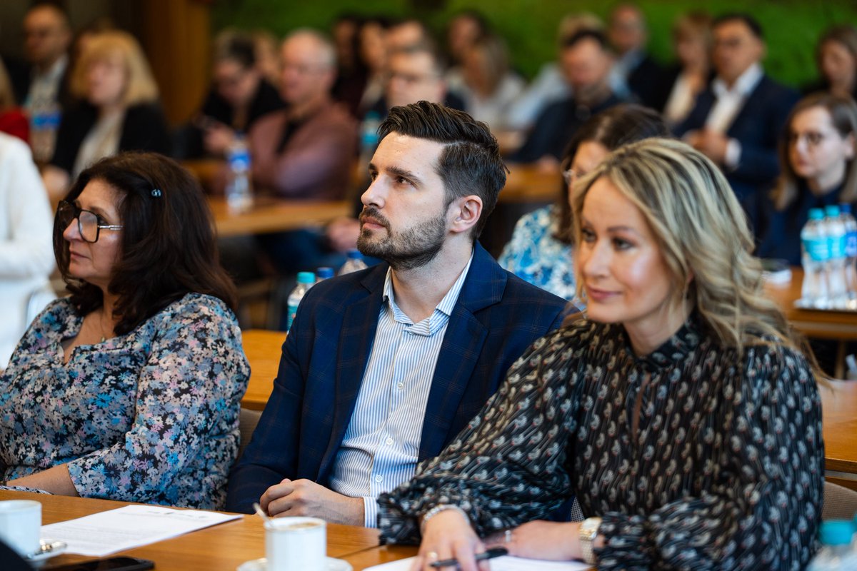 MS_GOV_PL's tweet image. 📣 Cały czas pracujemy nad tym, by sądy były sprawniejsze, bardziej dostępne i bliższe obywatelom.

👉 Najlepszą drogą do realnych zmian jest rozmowa z tymi, którzy na co dzień organizują pracę sądów. Dlatego w Popowie spotkaliśmy się z prezesami sądów rejonowych i Wojskowych