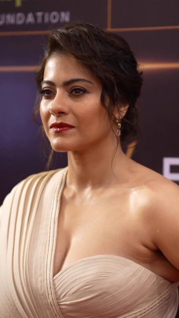 muthalbo's tweet image. Kajol Devgan

#Kajol #KajolDevgan