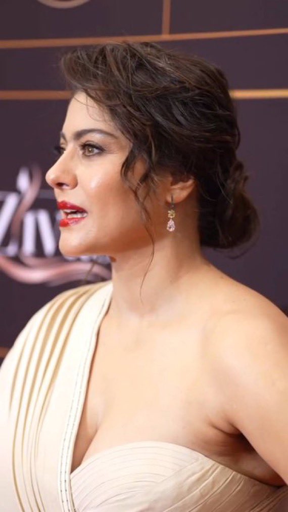 muthalbo's tweet image. Kajol Devgan

#Kajol #KajolDevgan