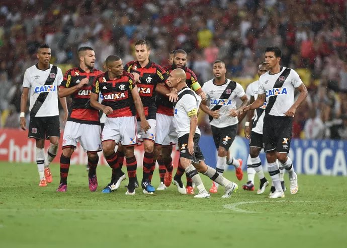 srdacolina's tweet photo. Quando os jogadores do Vasco voltarem a sentir ÓDIO do Flamengo e encararem o clássico com intensidade, imposição e atitude, o Vasco voltará a vencer.

Sem ironia: isso se perdeu após a saída de Eurico, e era uma das características mais marcantes e positivas daquele período. Clássico é uma final à parte e tem que ser tratado dessa maneira.

Temos jogadores no elenco que tomaram 6 do rival e não foram capazes de dar um pontapé ou arrumar uma confusão.

Enquanto houver uma geração que entra em campo sem essa postura — como Lucas Piton, Puma Rodríguez, Hugo Moura e outros — o time seguirá sendo dominado nesses confrontos.