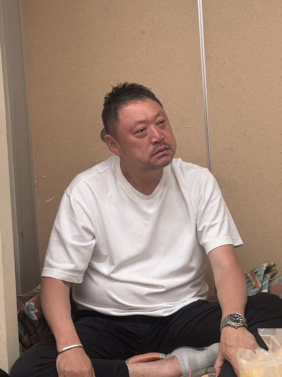 モナキ tweet media