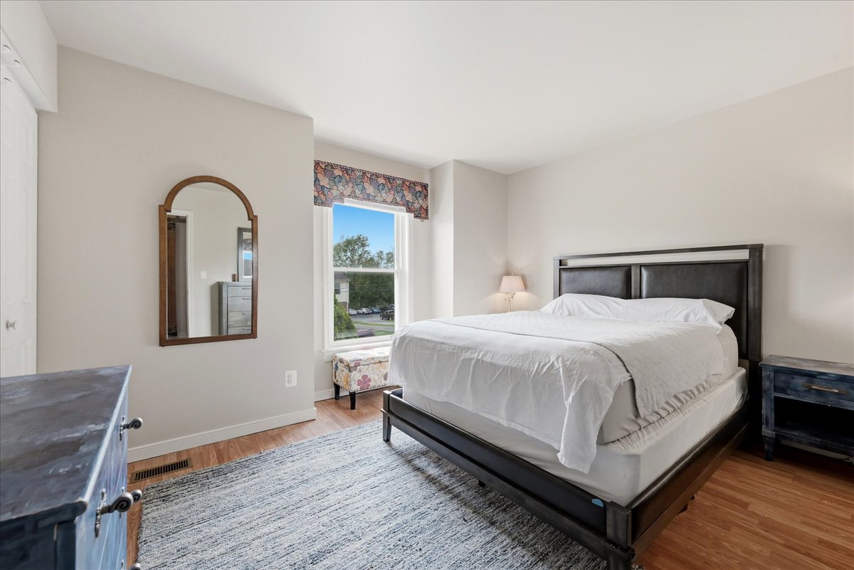 listingsnova's tweet image. What if home felt like a reset? 🌄

334 Cherrydale Ave in Front Royal offers peaceful living, space to breathe, and quick access to Shenandoah.

Call or text 571-462-2445 to schedule your tour before it’s gone.

#FrontRoyalVA #HomeForSale #VAHomes