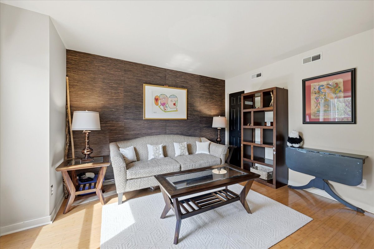 listingsnova's tweet image. What if home felt like a reset? 🌄

334 Cherrydale Ave in Front Royal offers peaceful living, space to breathe, and quick access to Shenandoah.

Call or text 571-462-2445 to schedule your tour before it’s gone.

#FrontRoyalVA #HomeForSale #VAHomes