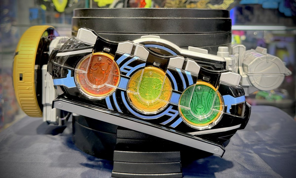KamenRiderStore's tweet photo. 【#仮面ライダーストア東京店 新商品情報】

ついに明日4/30(木)から、ストアに #仮面ライダーオーズ 『変身ベルトDXオーズドライバー タトバ&タジャドル&プトティラセット』 が登場します❗️🪙

⚠️東京店では【オープン～14:00まで】は入店チケットが必要です。
現在入店申込受付(先着)を行っておりますので、引用元のリンクから申し込みをお願いいたします。
※チケットに余裕がある場合は当日取得も可能です。
※フリー入場は14時〜を予定しております。