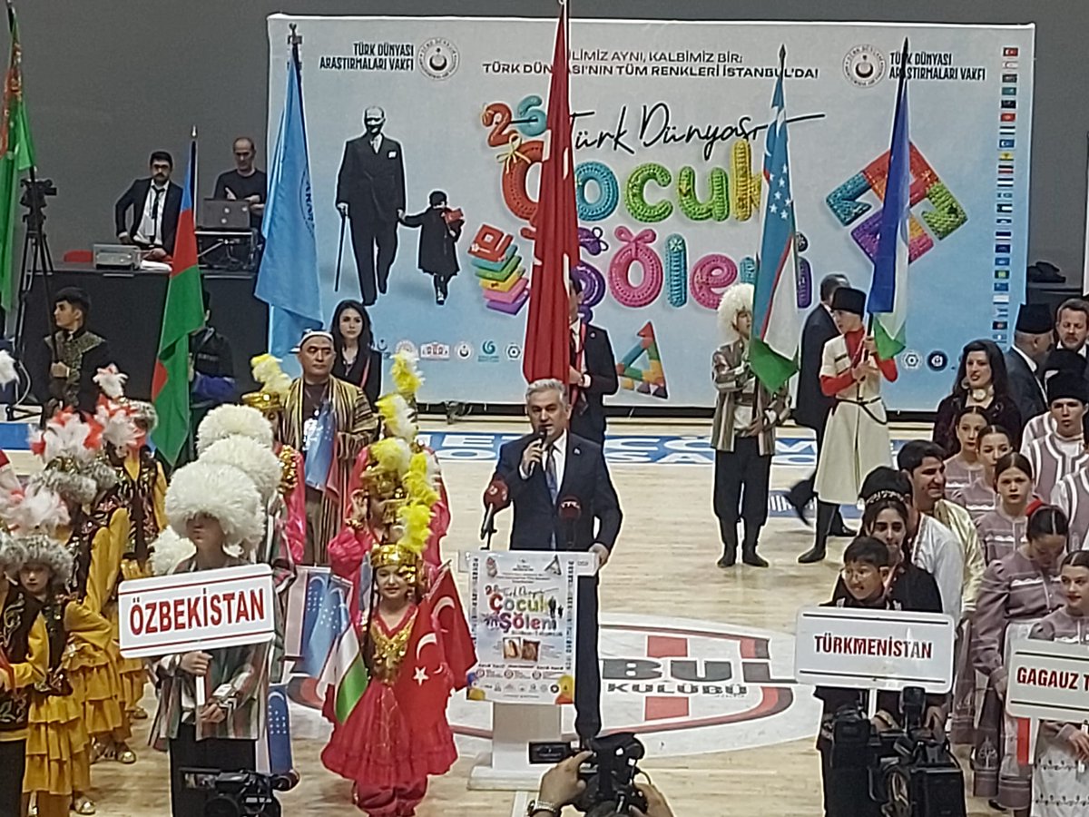 BakirkoyMEM's tweet photo. İstanbul Valiliğimiz himayelerinde 26. Türk Dünyası Çocuk Şöleni, Sayın Kaymakamımız Recai Karal, İlçe Millî Eğitim Müdürümüz Dr. Kürşat Arzuoğlu ve protokol üyelerinin katılımıyla Ahmet Cömert Spor Salonu'nda gerçekleştirildi. @tcmeb @Yusuf__Tekin @istanbulilmem @MucahitYentur https://t.co/WiNHRcM5wK