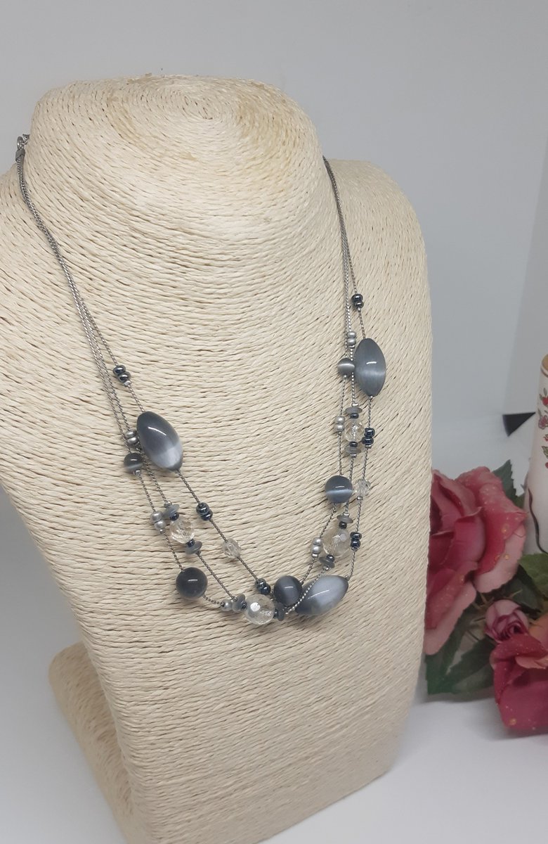BelindasHandbag's tweet image. M&amp;amp;S Grey Glass Beaded Layered necklace

ebay.co.uk/itm/3182208650…

#ebayseller #jewellery #necklace