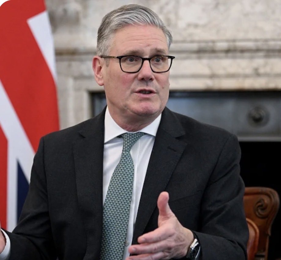 oxford_dave's tweet image. He but does have a #Beard at home, but he’s single.