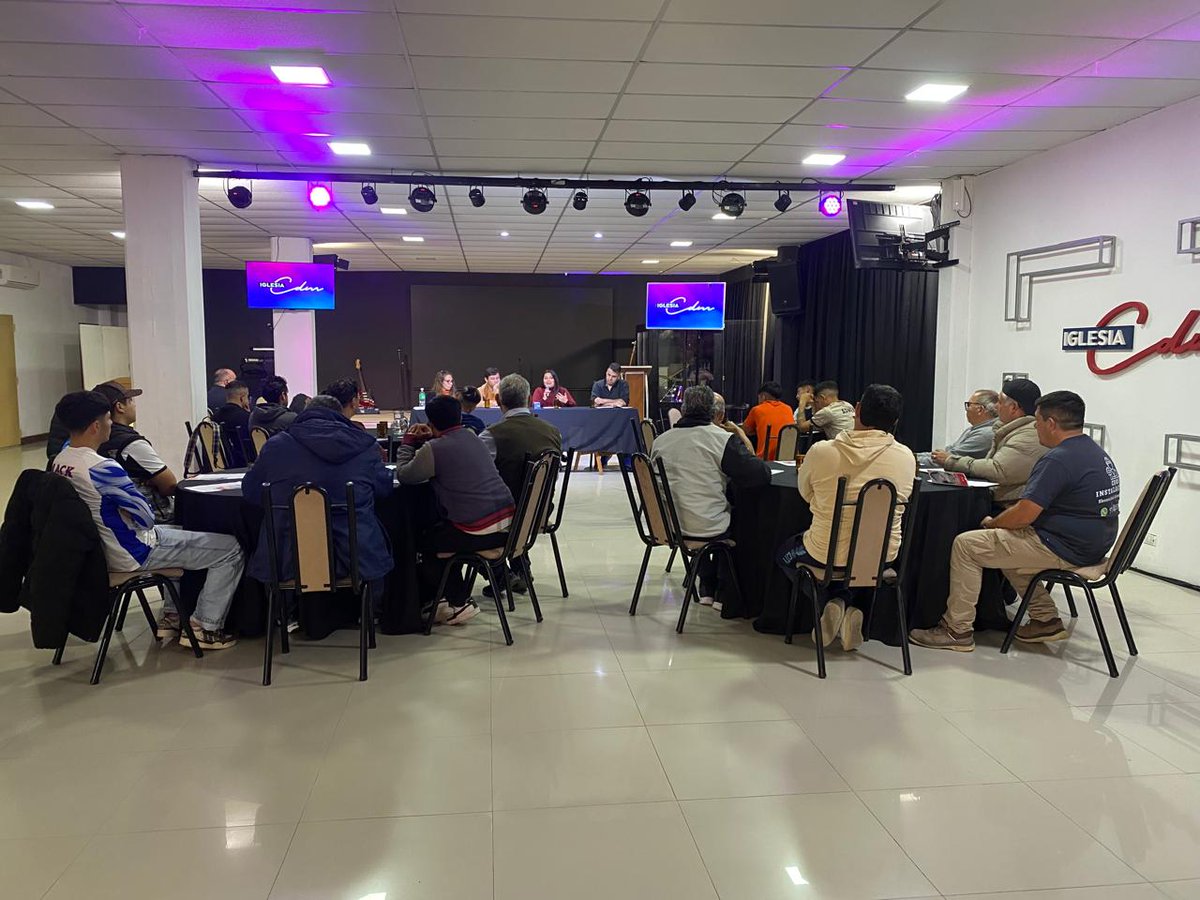 SecMujeresTigre's tweet photo. 💬 Encuentro de Nuevas Masculinidades 💜En Casa de Milagros en Barrio Las Tunas , repensamos mitos y mandatos, la relación de los varones con la violencia y cómo expresan emociones 🤝Seguimos construyendo vínculos más igualitarios ✨
@ZamoraJulio @GiselaLZamora @NaOlivieri https://t.co/OgdQnEqymR