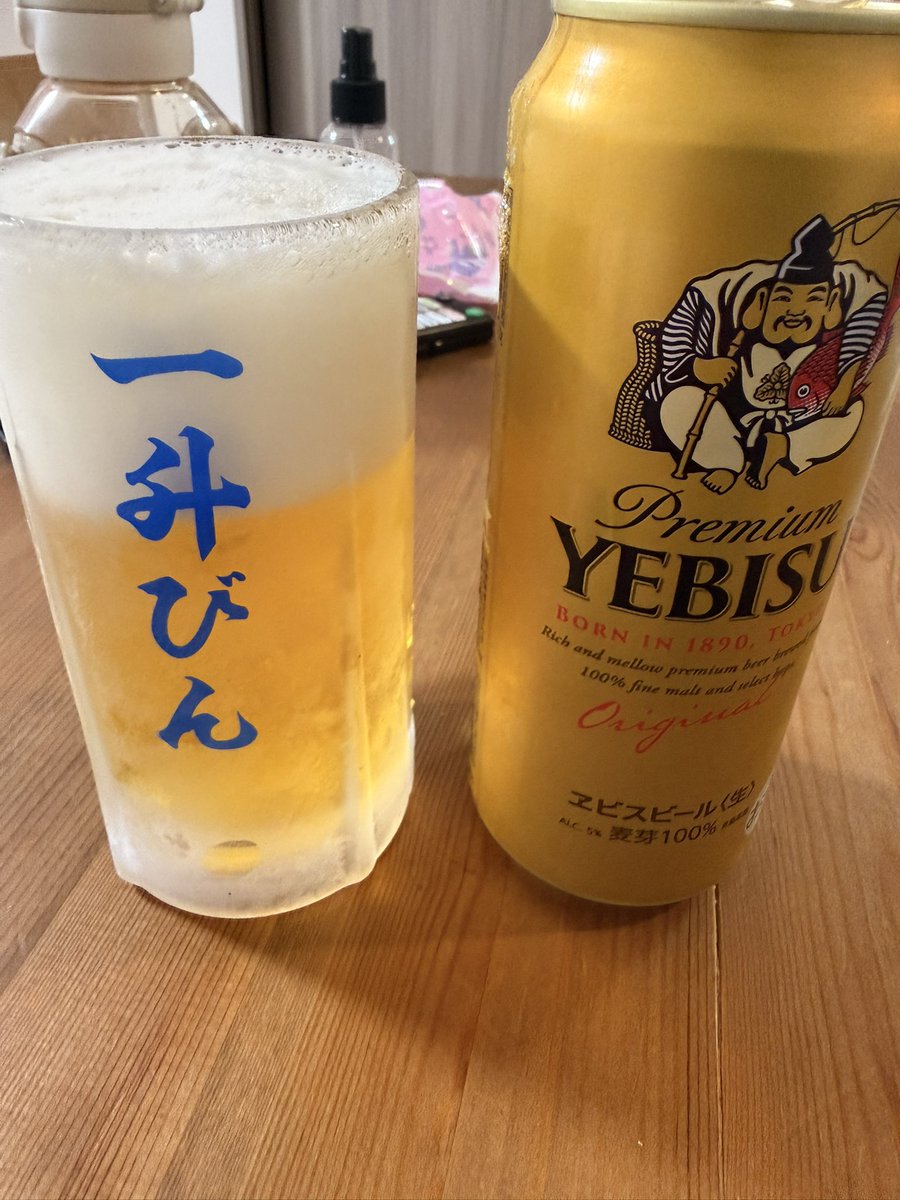 issyoubin1129's tweet photo. お家ビール🍺
明日も頑張るぞー👐
(一升びんグラス発売中🥂) https://t.co/KypDMKNkLe