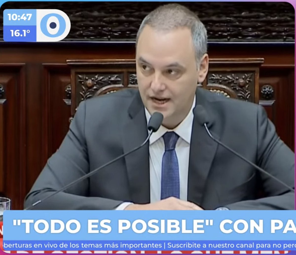 Volvió a perder el pelo pero no las mañas. (?)