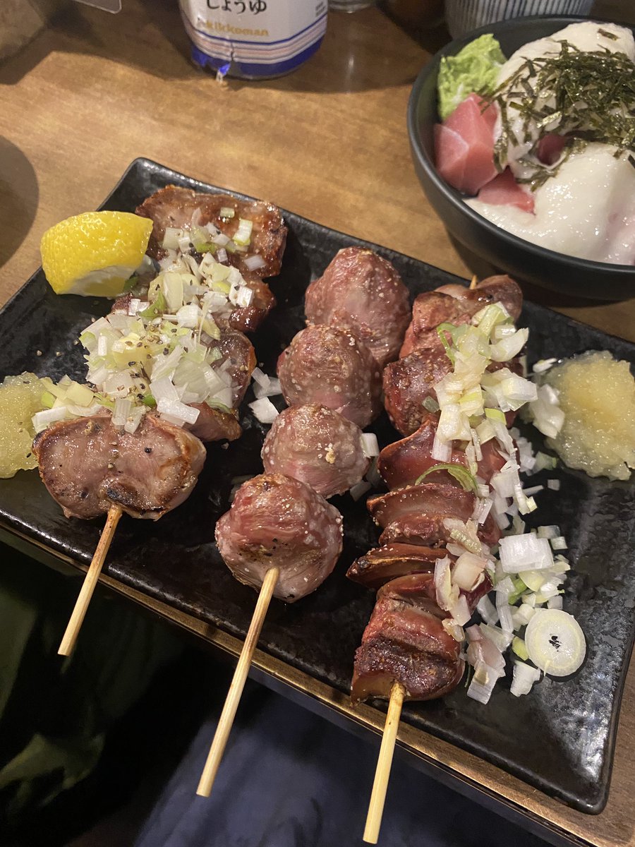 とっても美味しい焼き鳥たべて小雨さえも気持ちのいい祝日🌸