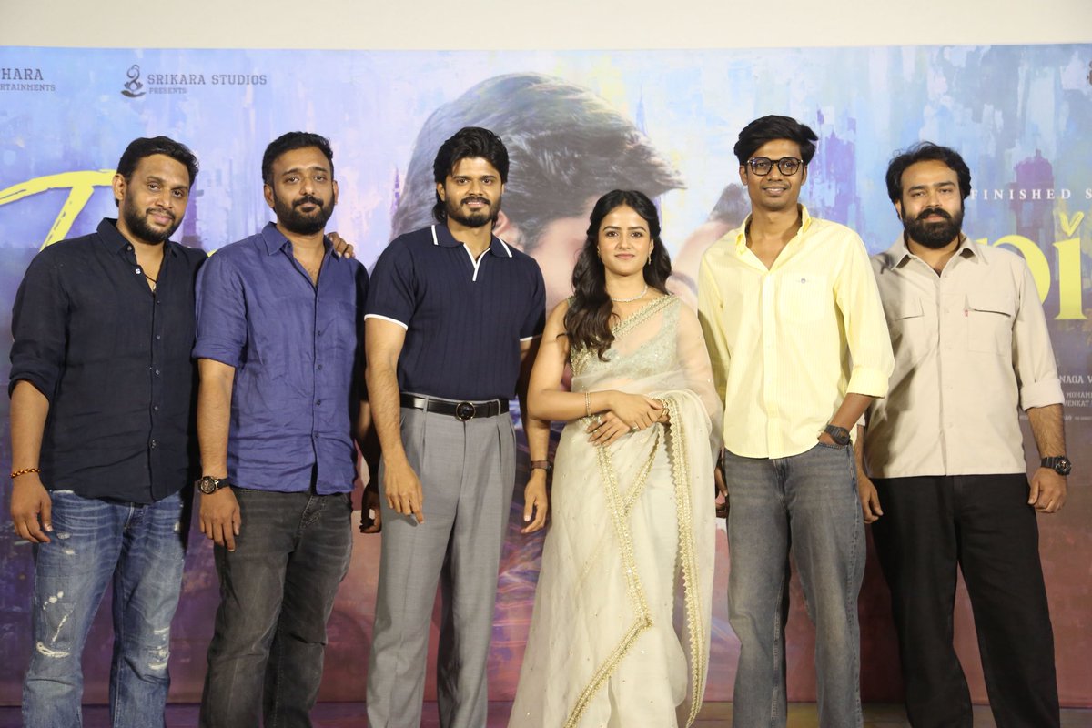 SitharaEnts's tweet image. And Teaser Launch Event aindhi ❤️

An #EPIC aura surrounds this team ✨ Full of love and endless excitement 😍🔥

#EPICTeaser - youtu.be/KxUQWk0p7zk

#AnandDeverakonda #AdityaHasan @vamsi84 @Iamvaishnavi04  @NavinNooli #SaiSoujanya @HeshamAWMusic #AzeemMohammad @artkolla