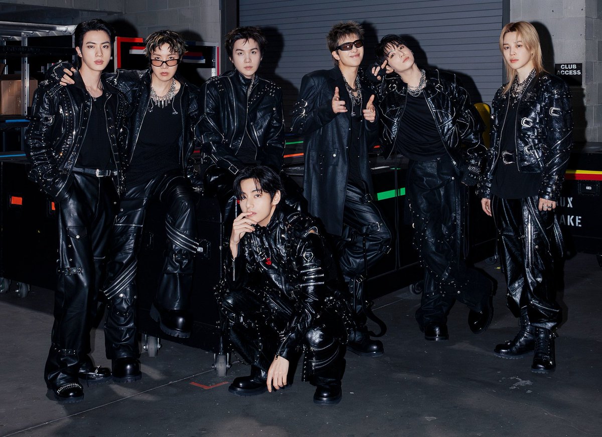 Bangtan7_Stream's tweet image. . @BTS_twt Spotify Counter

04/22 — 53,367,459 
04/23 — 51,644,926 (-1,722,533)
04/24 — 50,689,800 (-955,126)
04/25 — 46,667,287 (-4,022,513)
04/26 — 44,074,000 (-2,593,287)
04/27 — 50,675,962 (+6,601,962) 
04/28 — 51,005,880 (+329,918) ⬆️

Total streams : 50,140,332,088