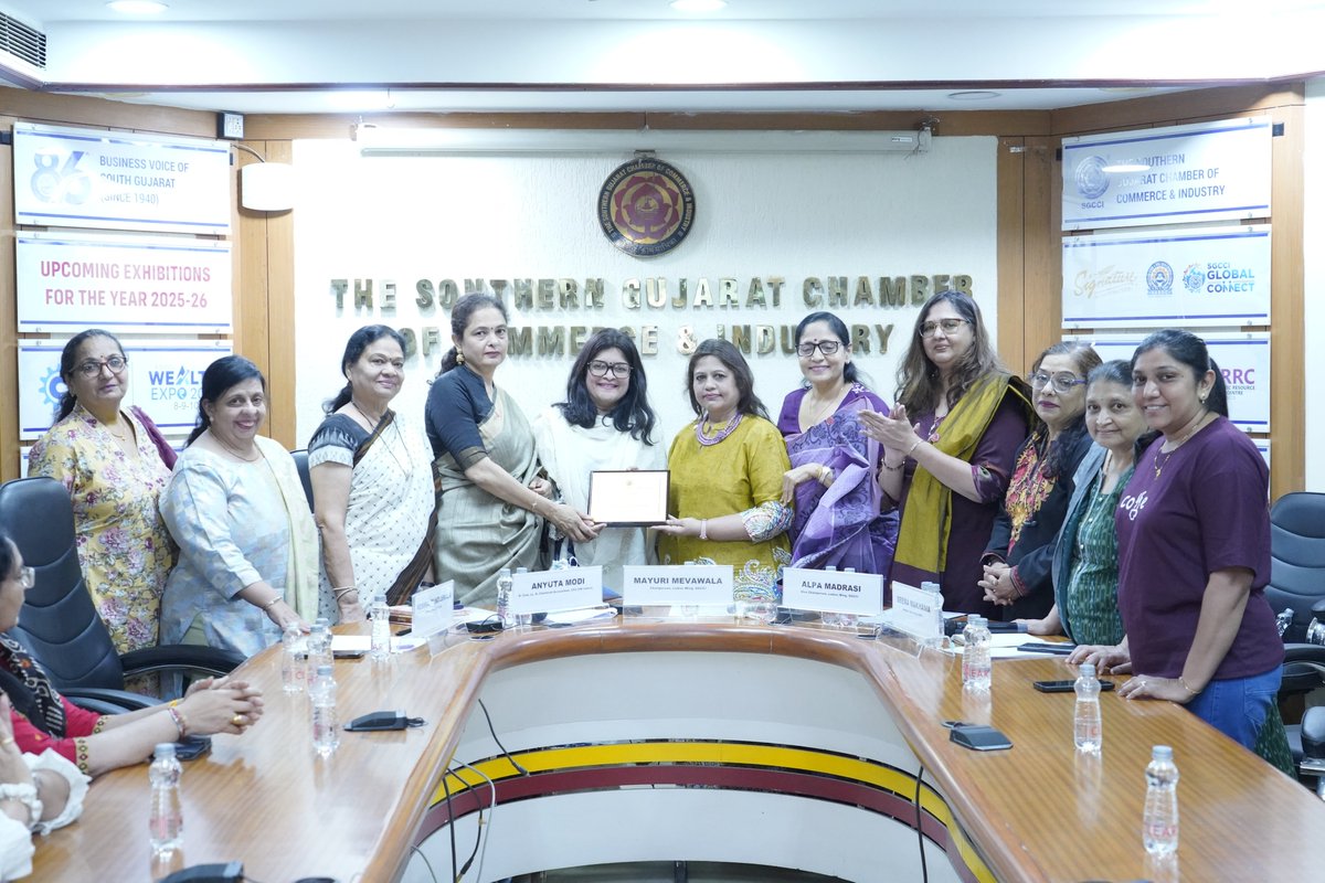 SGCCI_Surat's tweet image. SGCCI Ladies Wing hosted a session on “The Magic: The Power of Gratitude” in Surat, featuring Anyuta Modi.

The session focused on gratitude, personal growth &amp;amp; positive mindset.

#SGCCI #PowerOfGratitude #PersonalGrowth #LadiesWing #SuratEvents