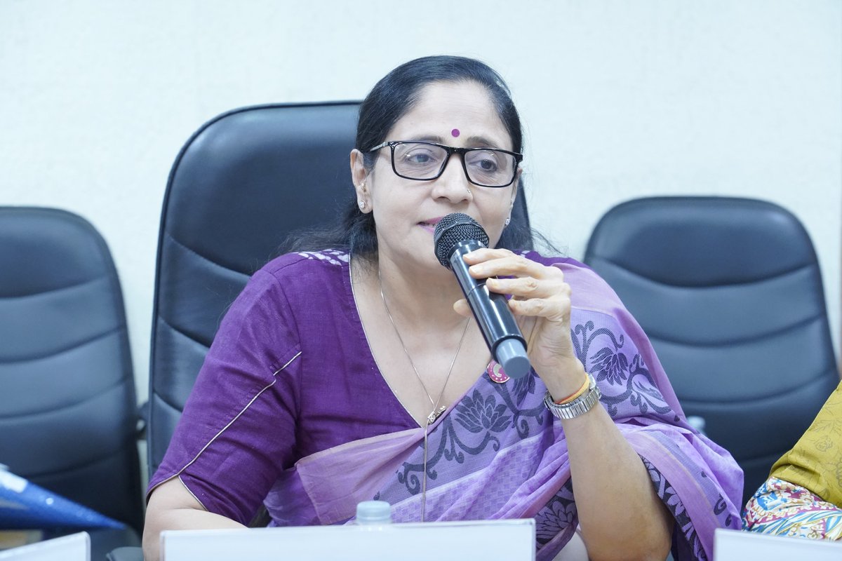 SGCCI_Surat's tweet image. SGCCI Ladies Wing hosted a session on “The Magic: The Power of Gratitude” in Surat, featuring Anyuta Modi.

The session focused on gratitude, personal growth &amp;amp; positive mindset.

#SGCCI #PowerOfGratitude #PersonalGrowth #LadiesWing #SuratEvents