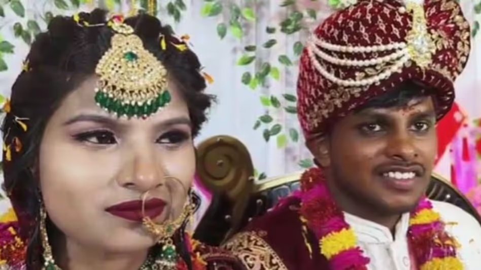 GoodNewsToday's tweet image. गैस की होगी दिक्कत तो चूल्हे पर बनाओगी खाना? जयमाल से पहले दूल्हे के इस सवाल पर दुल्हन का अद्भुत जवाब 

#Barabanki #Groom #Wedding #Food #Stove 

पूरी खबर पढ़ें: tinyurl.com/mr9xbtth