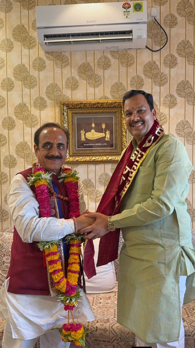 Satish_Malviya_'s tweet image. आज निज निवास पर पधारे नवनियुक्त उज्जैन विकास प्राधिकरण अध्यक्ष डॉ. रवि जी सोलंकी का आत्मीय स्वागत कर शुभकामनाएं प्रेषित की।

#DrSatishMalviya #NarendraModi #AmitShah #nitinnabin #JPNadda #ShivrajSinghChouhan #Drmohanyadav #shivprakashbjp #ajayjamwal #LalSinghArya