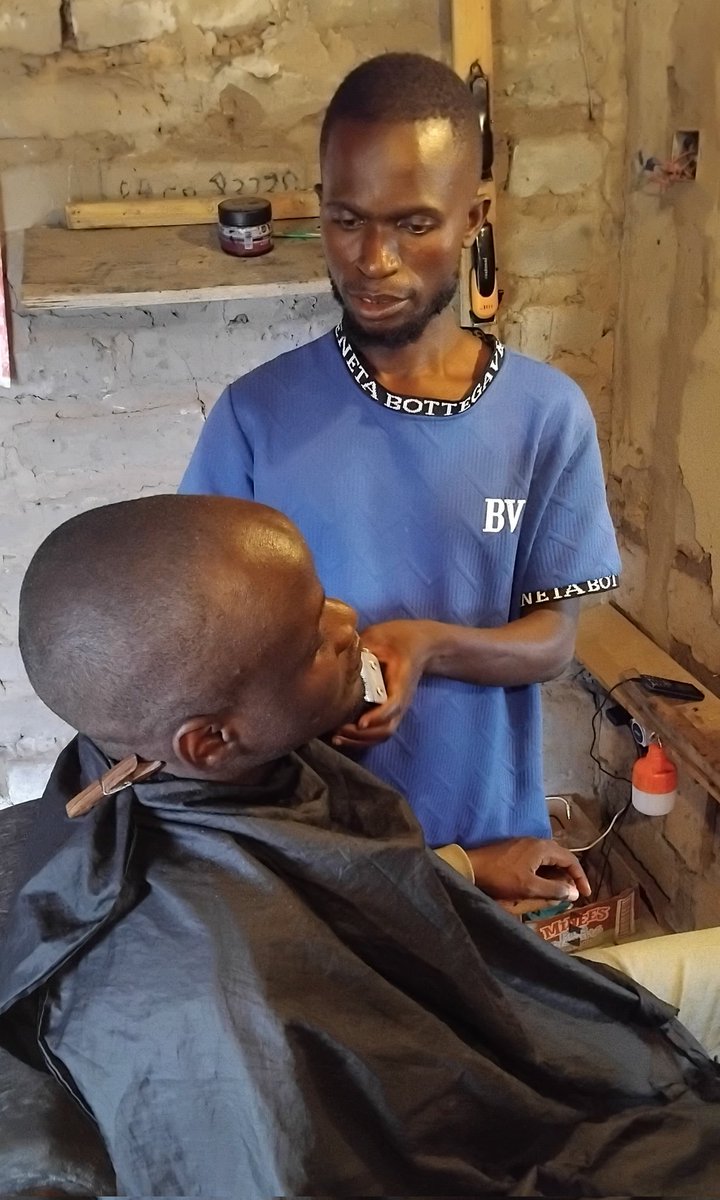 joseph_kalimbwe's tweet photo. Getting a hair cut at Lawrence Machayi's barbershop here in George Compound, Ndola. The state of our Zambian Politics is the same across, young people and small business owners want access to CDF loans without needing to have any connections to anyone in position of influence !! https://t.co/cBQWPXJkuk