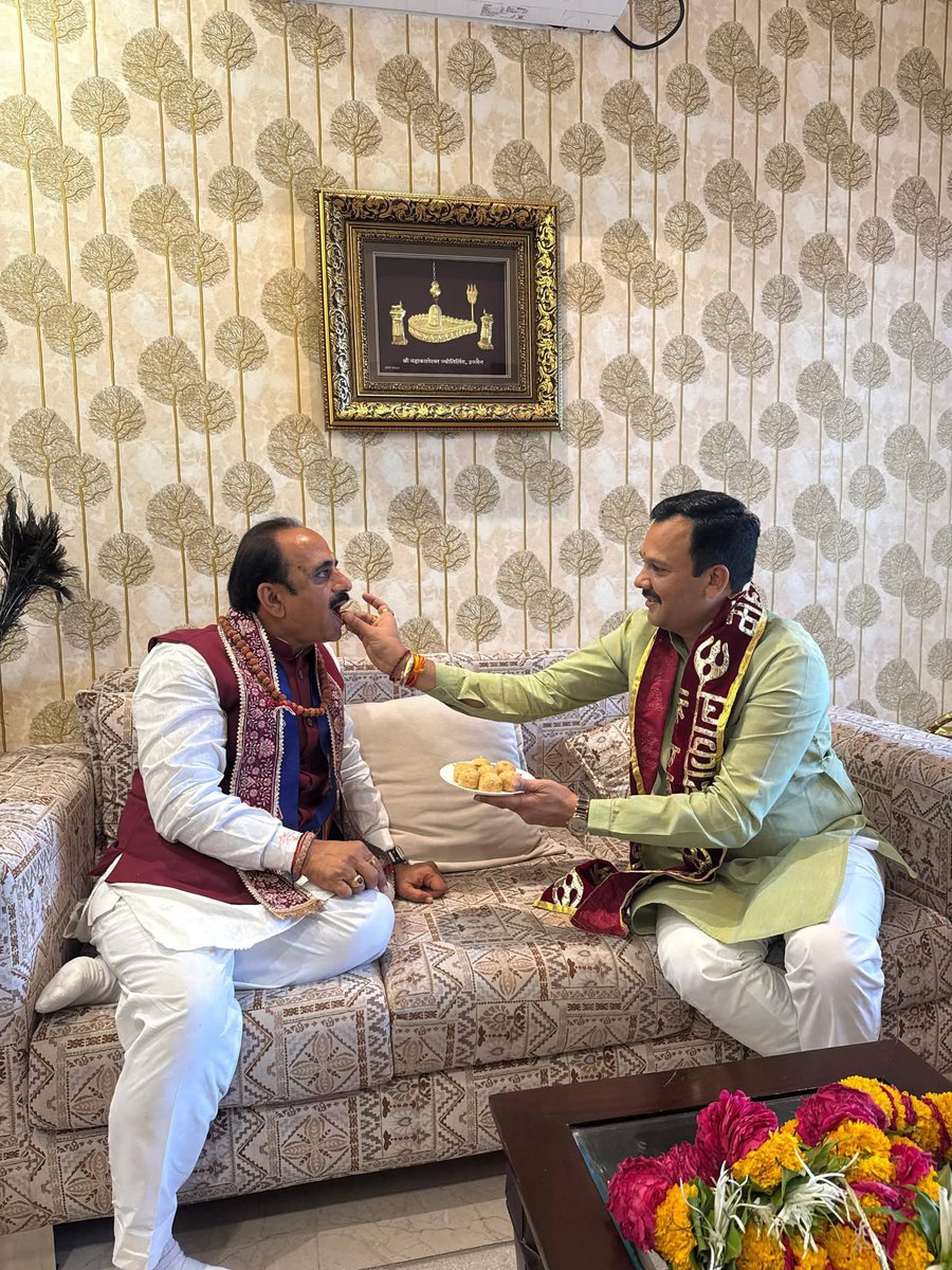 Satish_Malviya_'s tweet image. आज निज निवास पर पधारे नवनियुक्त उज्जैन विकास प्राधिकरण अध्यक्ष डॉ. रवि जी सोलंकी का आत्मीय स्वागत कर शुभकामनाएं प्रेषित की।

#DrSatishMalviya #NarendraModi #AmitShah #nitinnabin #JPNadda #ShivrajSinghChouhan #Drmohanyadav #shivprakashbjp #ajayjamwal #LalSinghArya