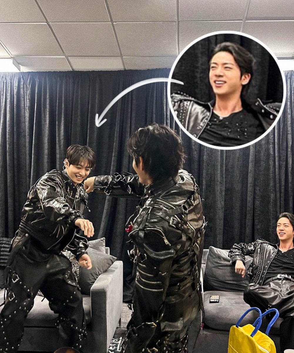 Seokjin really can’t hide his favouritism 

#jinkook #kookjin