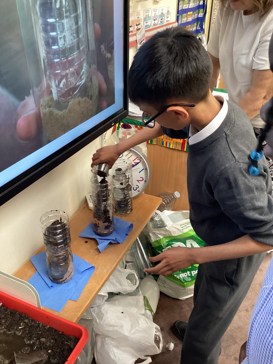 ststephenscps's tweet image. #Year3 had a fantastic time investigating sustainable solutions to the single use plastic bottle for #DTWeek last week! #DT #Sustainability