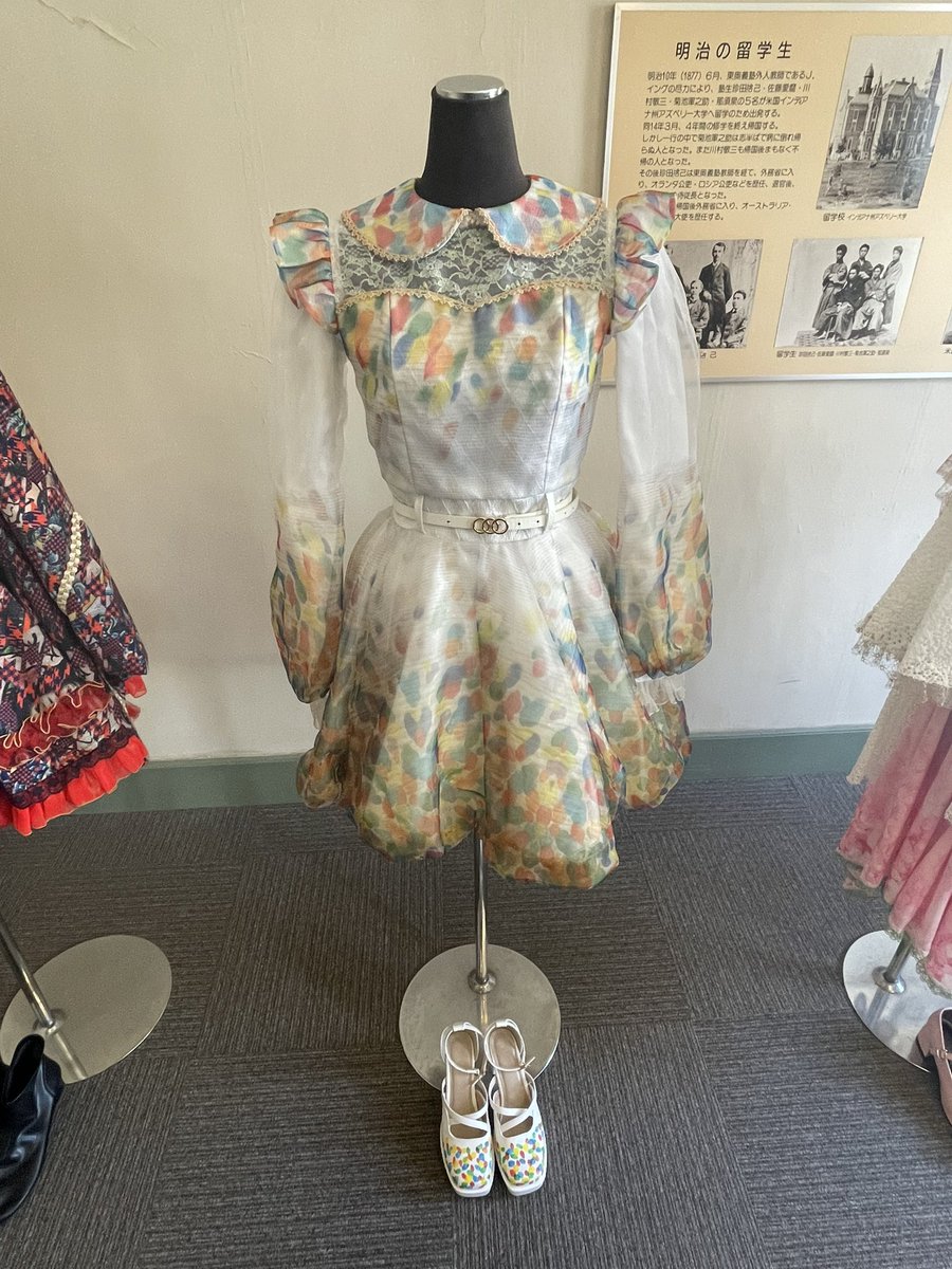 sho57564's tweet photo. #成田あやの衣装展　
朝イチで行ってきました
りんご娘の🍎🥷の衣装ってかっこよさと可愛いくて素敵✨

硝子のりんご衣装はDREAMを思い出しますし🥺
本当びいどろの様に綺麗な衣装で

間近で観れて
衣装一着一着に色々な思いや工夫があるのだと凄く感じました
とても素敵な展示会でした🙇

#Eudemonics https://t.co/6HuHTFjPHP