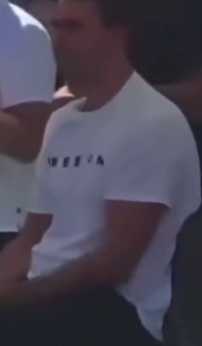 NasoreanMessiah's tweet image. 1 -CK always seemed chewing in right cheek: partial prostetic tooth plate perhaps
2 -if not transceiver: money/ID/credit/key card #pouch above navel height (not on waist line)

Some event happened at that spot

Pic👇from m.youtube.com/watch?v=Ub9JYF…