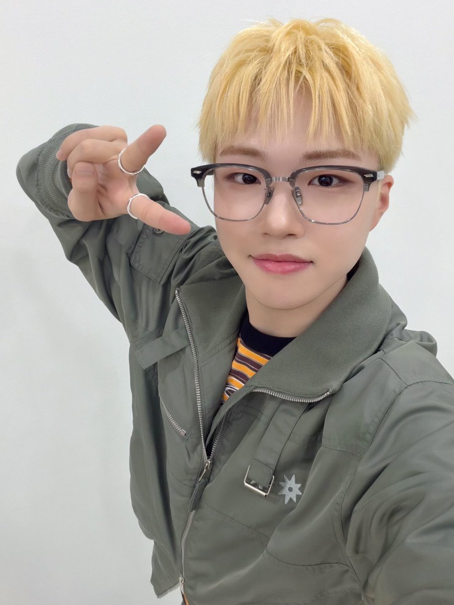 NAZE_officl's tweet photo. [📸] 히카루 선배님 덕분에 오늘도 People Talk✌️

#Kep1er #케플러 #HIKARU #히카루 
#NAZE #네이즈 #ATO #아토
@official_kep1er https://t.co/k766tVPPbS