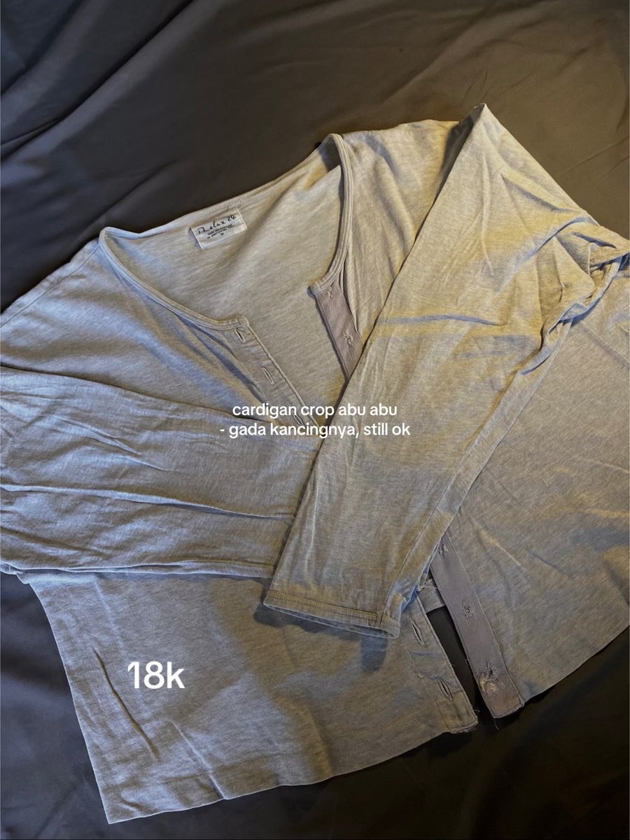 Jual Baju Preloved🫶🏻 tweet media